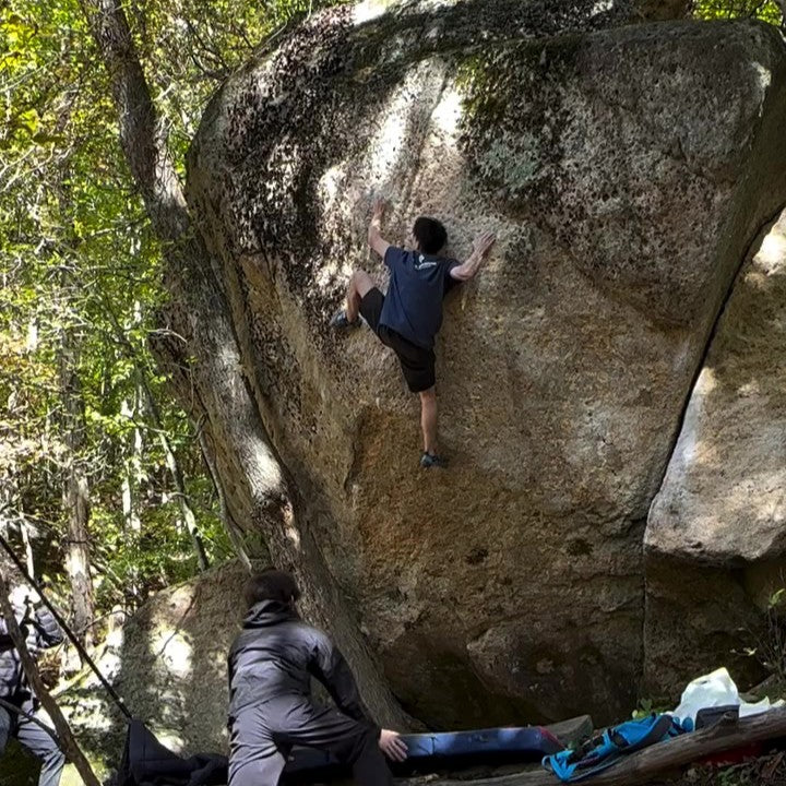 川又 玲瑛 「ミネルバスター」 五段 (V14/15) を完登